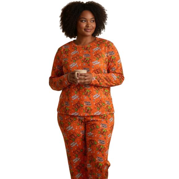 Disney Trick Or Treat Pajama Set NWOT 2X Orange Mickey Pumpkin Graphics 2 Pieces - Picture 2 of 13